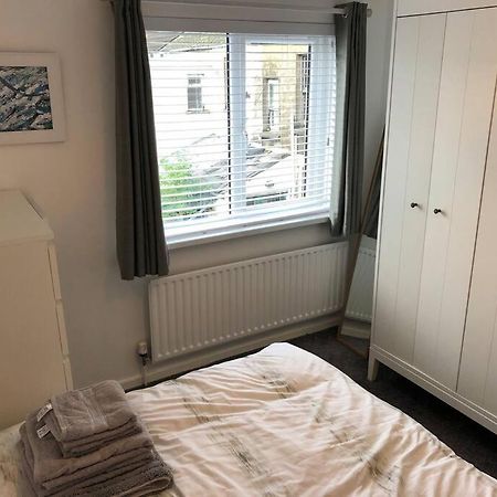 Apartamento Revamped Holywood Town Centre House Exterior foto