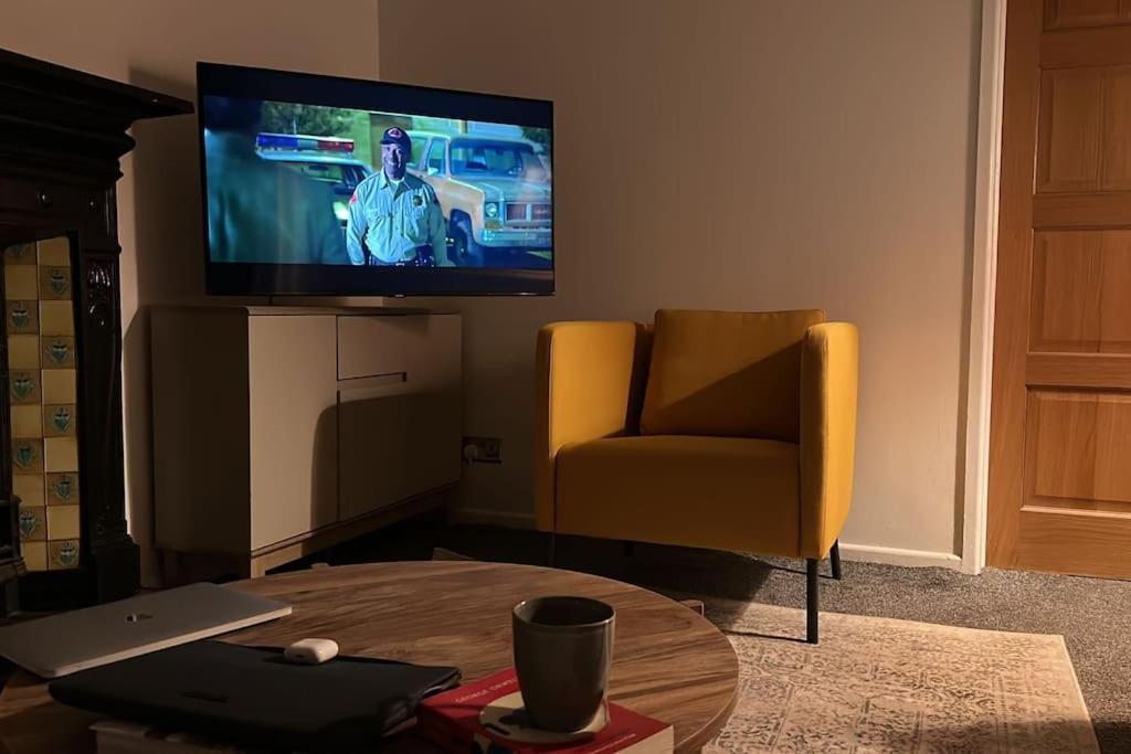 Apartamento Revamped Holywood Town Centre House Exterior foto